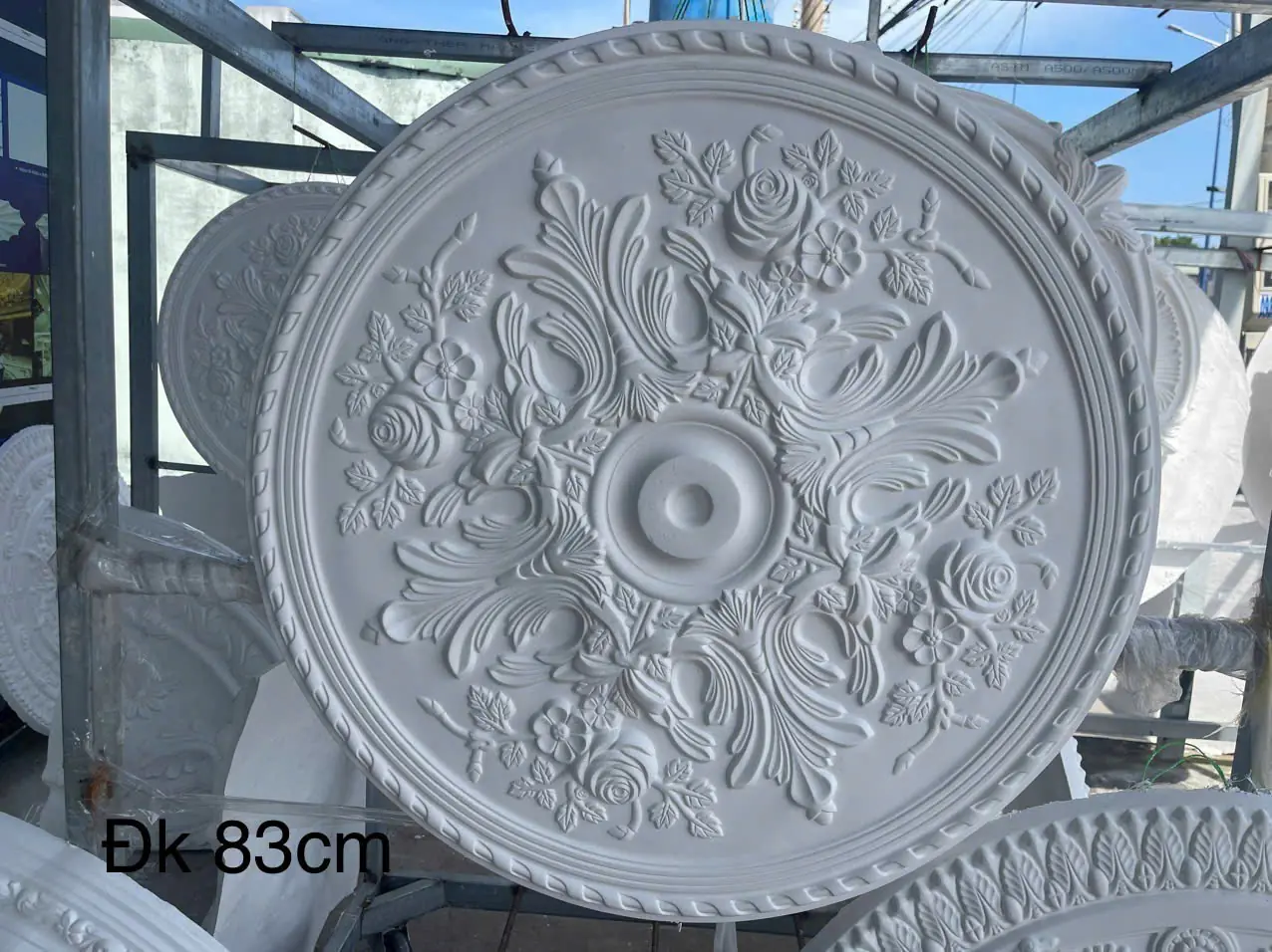 Mâm Trần Thạch Cao Hoa Văn Hoa Hồng Cổ Điển Đường Kính 83cm